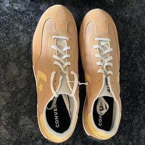 NWT Converse Beige and Yellow Sneakers, box included. Men’s 10 women’s 11.5